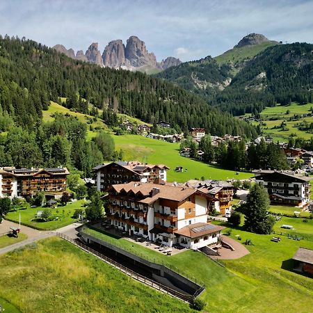 Alpenhotel Panorama Campitello di Fassa Extérieur photo
