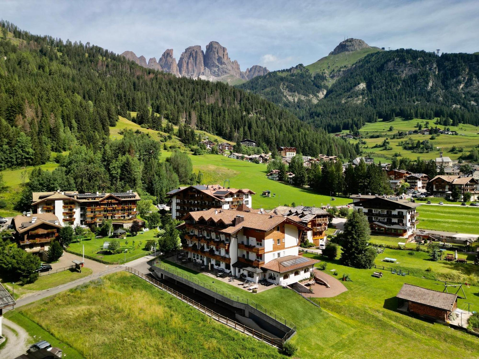 Alpenhotel Panorama Campitello di Fassa Extérieur photo